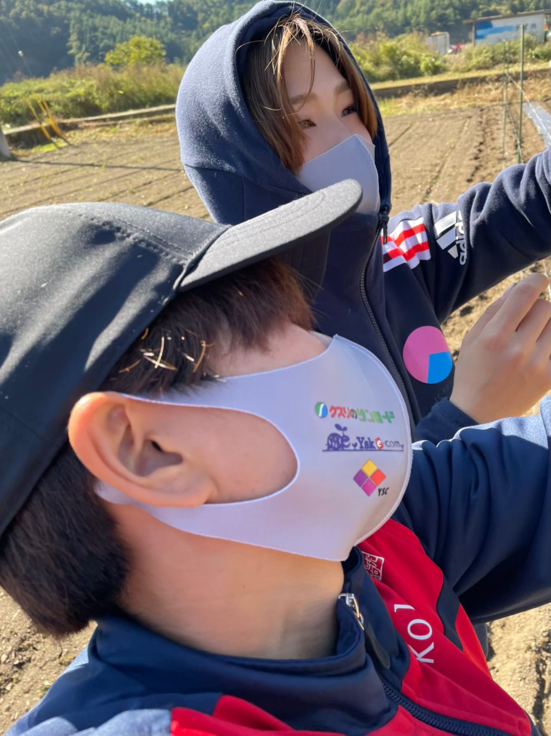 LINE_ALBUM_穴掘り🍑と苗植え🧄🧅_220209