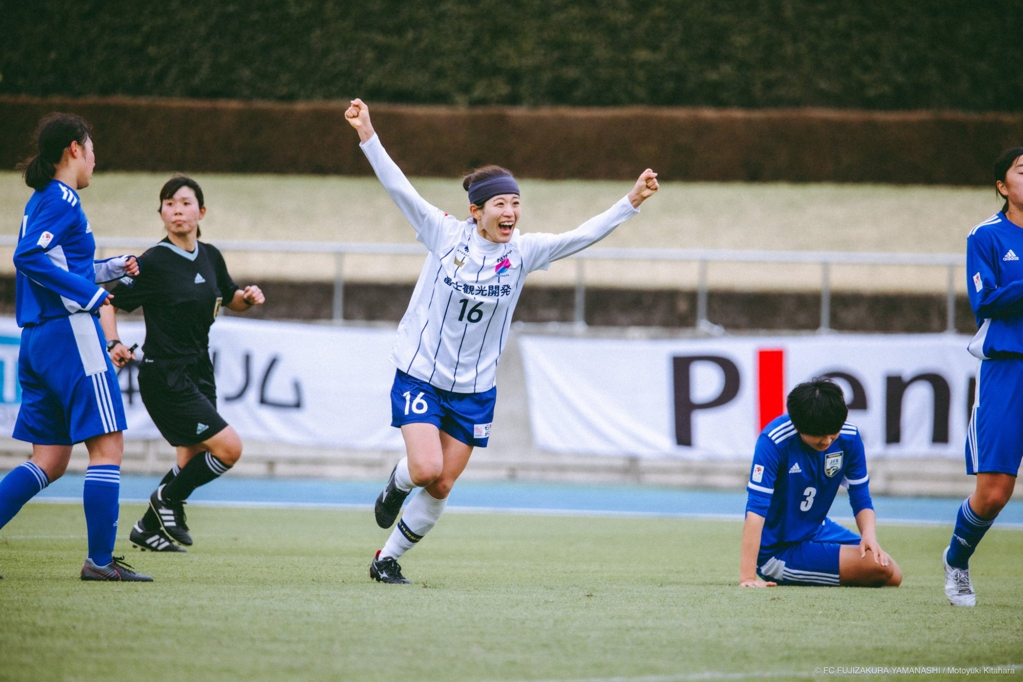 LINE_ALBUM_辻野友実子_240109_14