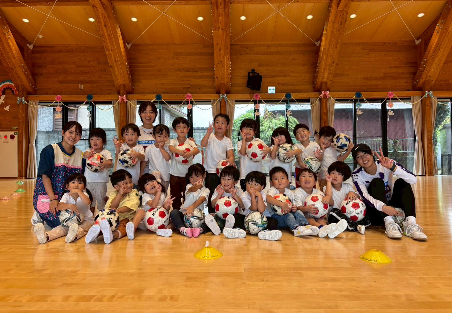 家庭保育園 通信プリント Bコース・Cコース24か月分 第六教室 FCふじざくら山梨と遊ぼう】船津保育所（年少）様へご訪問（2025年10月