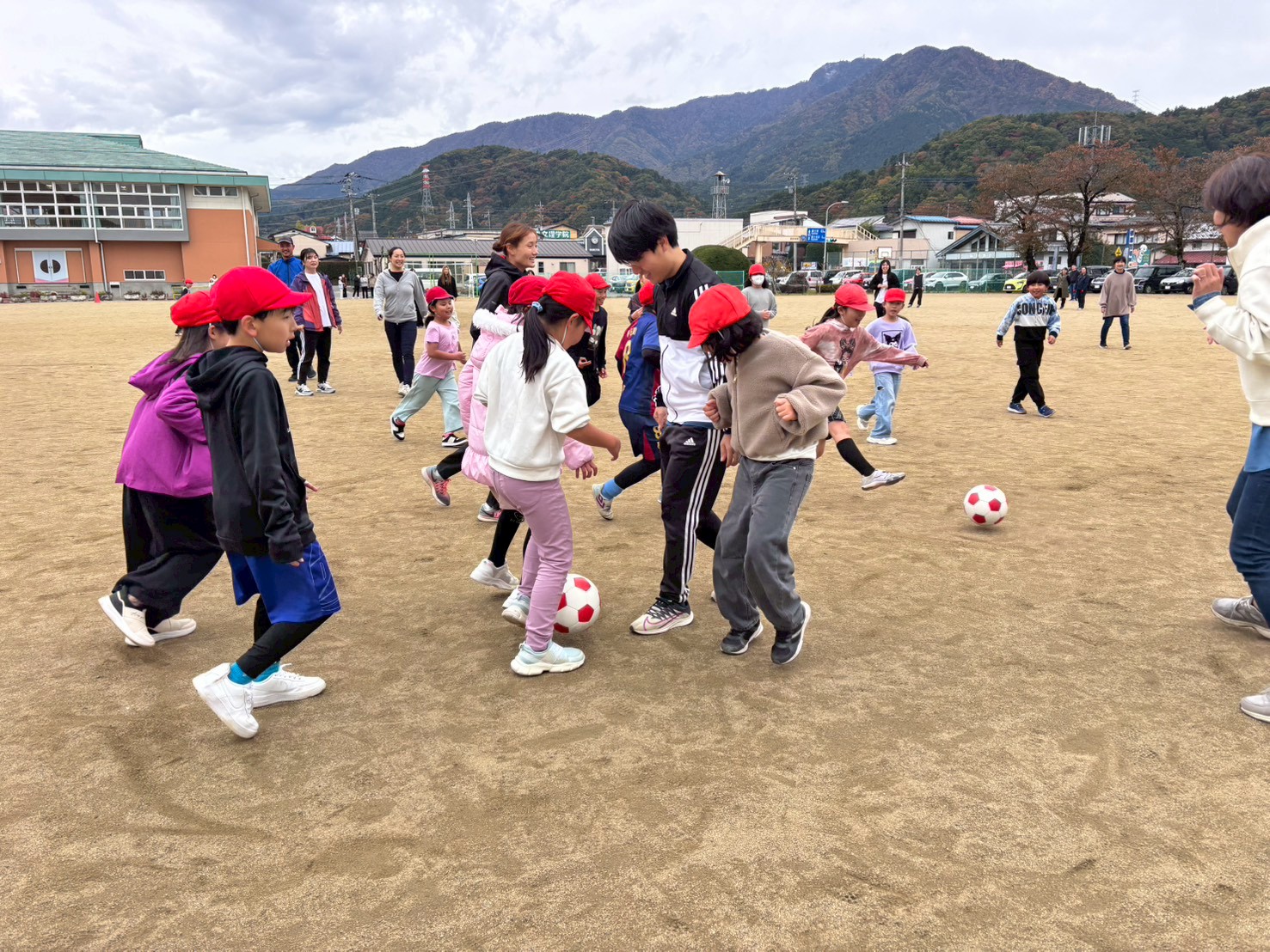 FCふじざくら山梨と遊ぼう】東桂小学校様へご訪問（2025年11月5日